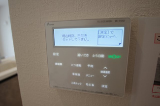 【発電・温水設備】 | 【仲介手数料無料！！】府中市南町1丁目　新築戸建て（全2棟）1号棟　8099万円 | 床暖房コントロールパネル