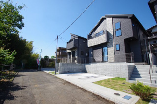 【前面道路含む現地写真】 | 【仲介手数料無料！！】稲城市平尾2丁目　新築戸建て（全3棟）2号棟　5499万円