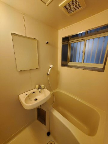 センチュリーハイム所沢の浴室|日々の疲れを癒すお風呂付です