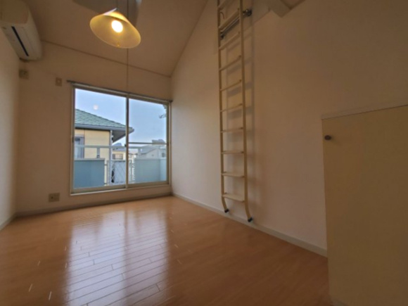 センチュリーハイム所沢の居間・リビング|こちらのリビングで趣味の時間をお楽しみください