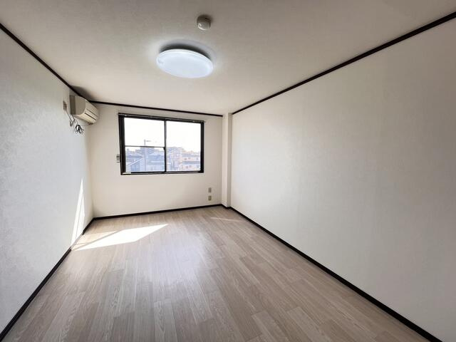 高橋ビルの洋室