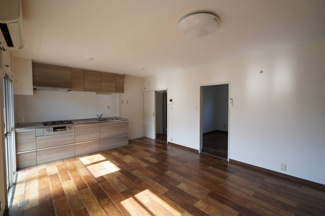 【居間・リビング】 | 小室ハイランドB街区 | LDK　約12.1帖