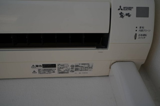 【居間・リビング】 | 小室ハイランドB街区 | LDK　約12.1帖　エアコン