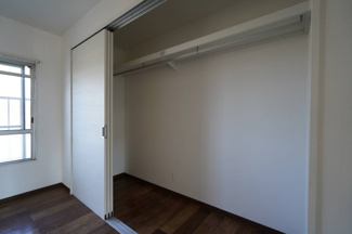 【洋室】 | 小室ハイランドB街区 | 洋室5.5帖　クローゼット
