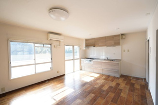 【居間・リビング】 | 小室ハイランドB街区 | LDK　約12.1帖