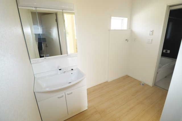 大玉村玉井字馬場　　　１号棟　　　玉井小学校、大玉中学区の洗面所