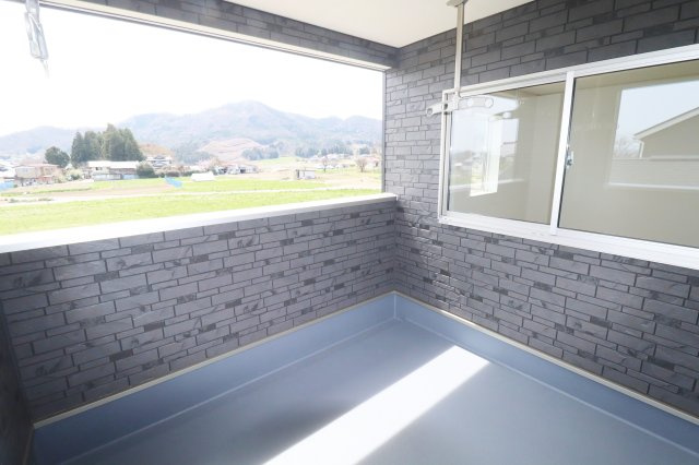 大玉村玉井字馬場　　　１号棟　　　玉井小学校、大玉中学区のバルコニー