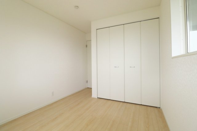 大玉村玉井字馬場　　　１号棟　　　玉井小学校、大玉中学区の洋室