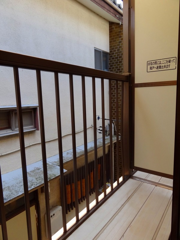 世田谷区駒沢１丁目のアパートのバルコニー|※写真は同物件他のお部屋の様子です。
