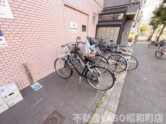 ジョイフル林寺の駐車場