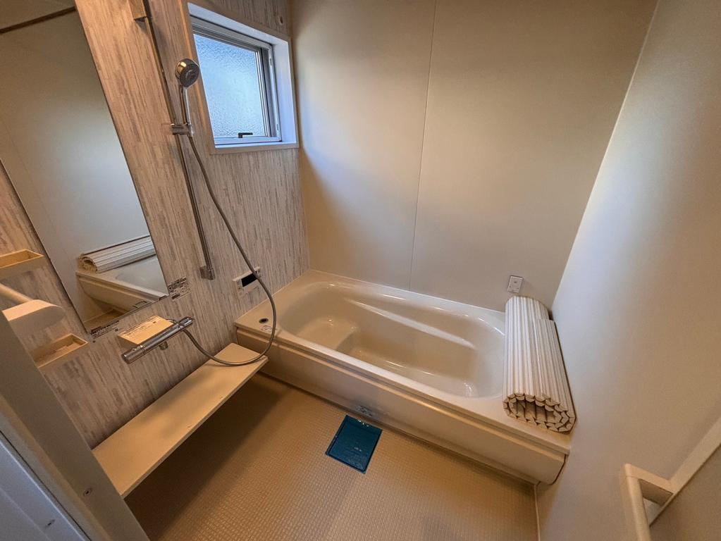 ふじみ野市西２丁目の中古一戸建の浴室|浴室乾燥機新規交換済み！
1坪タイプのゆったりバスルームです。