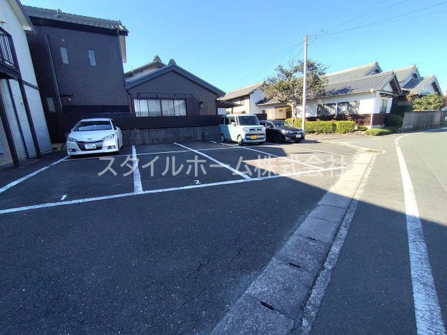 ビビッドエスの駐車場