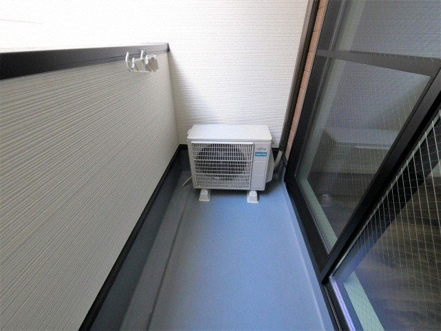 大阪市生野区小路東１丁目のハイツのバルコニー