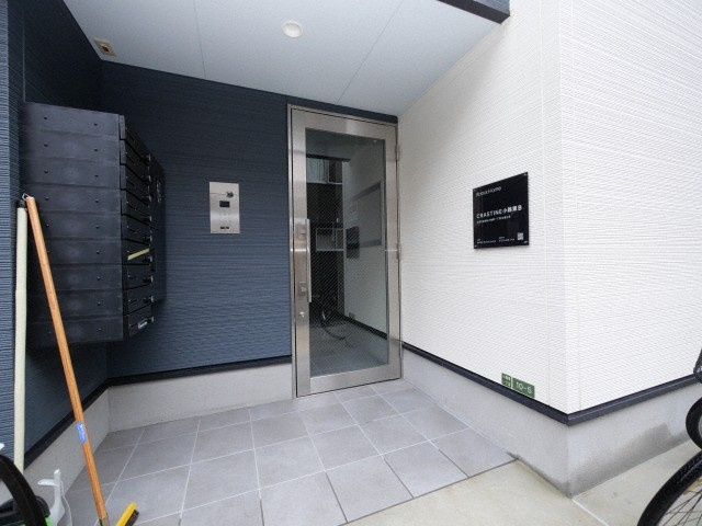 大阪市生野区小路東１丁目のハイツのエントランス