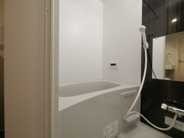 大阪市生野区小路東１丁目のハイツの浴室