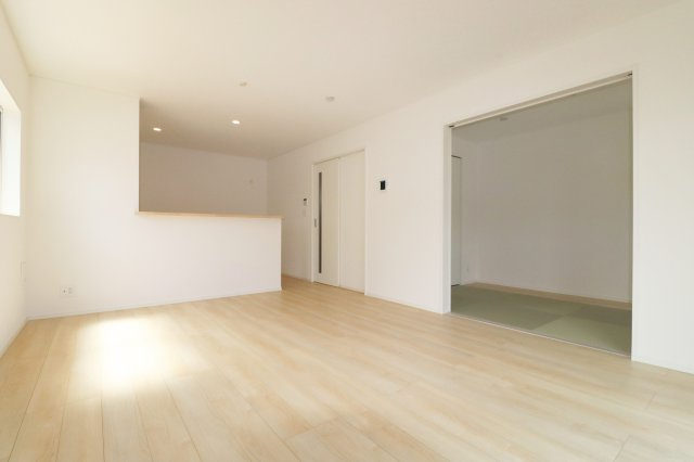 大玉村玉井字馬場　　　2号棟　　　玉井小学校、大玉中学区の居間・リビング|※同社施工例