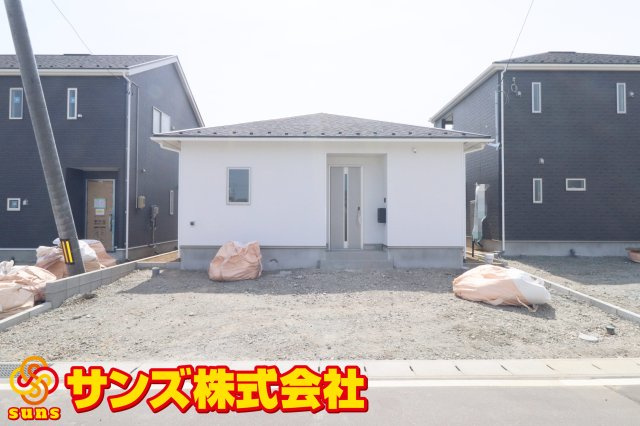 大玉村玉井字馬場　　　2号棟　　　玉井小学校、大玉中学区の外観|北東側から見た駐車場を含む外観