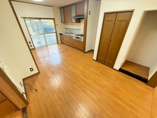 神殿戸建ての居間・リビング