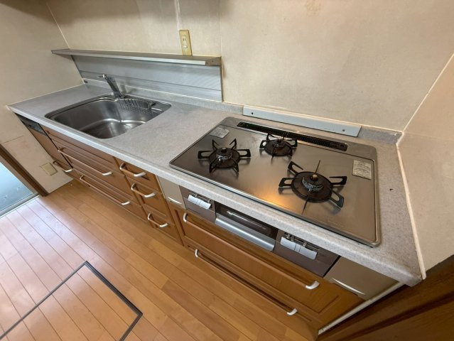 神殿戸建てのキッチン