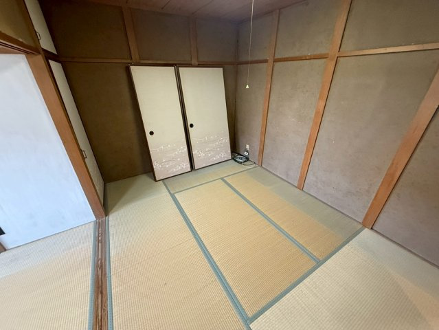 神殿戸建ての和室