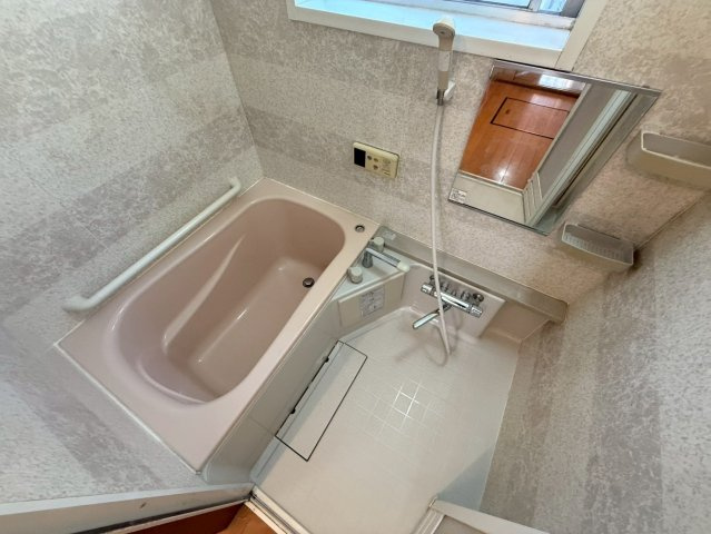 神殿戸建ての浴室