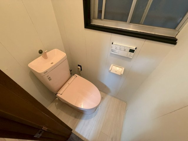 神殿戸建てのトイレ