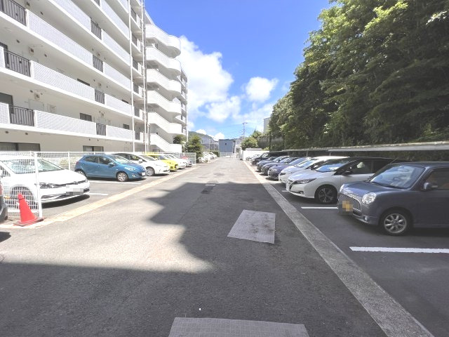 海見え！クリオ南葉山壱番館　9階　の駐車場|平置駐車場