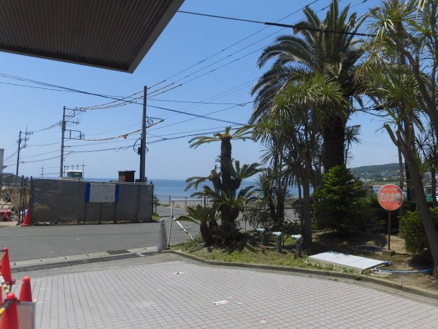 海見え！クリオ南葉山壱番館　9階　の周辺|エントランスから海を臨む
