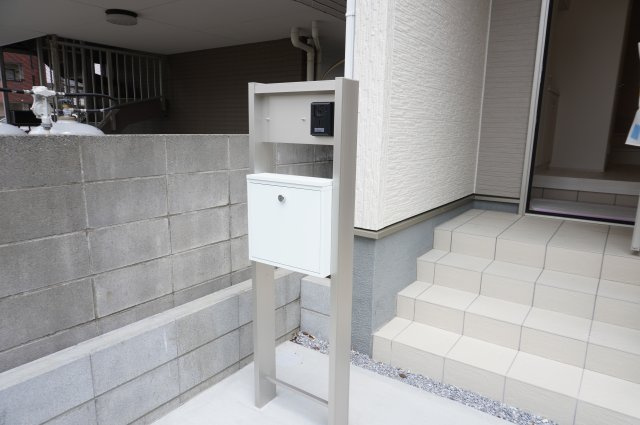 草加市金明町 新築分譲住宅のその他|インターホン機能付き門柱