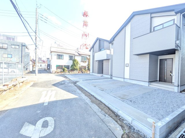 土浦市中央3期　新築戸建の外観|現地完成済で建物や駐車場、お庭も全てご覧いただけます。
陽当たりや敷地の広さをご確認できます！
本日のご見学も可能です♪
お気軽にお電話またはお問い合わせください。