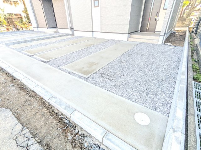 土浦市中央3期　新築戸建の駐車場|駐車は３台可能です♪