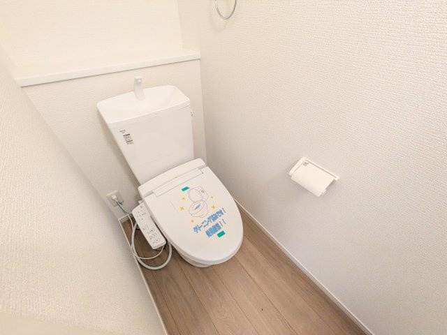 土浦市中央3期　新築戸建のトイレ|高い節水性能で、水道代を大幅にカット。環境とお財布に優しく、家計をしっかりサポートします。
もちろん温水洗浄便座付きです♪