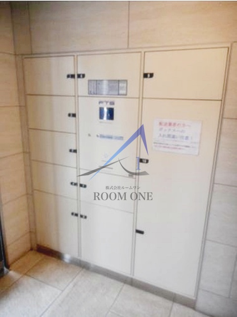 Ｒｉｓｉｎｇ　ｐｌａｃｅ浅草五番館のその他共用部分|宅配ボックスです。