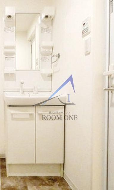 Ｒｉｓｉｎｇ　ｐｌａｃｅ浅草五番館の洗面所|洗面台です。