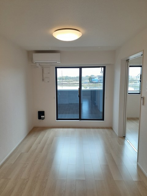 カーサリザイヤⅠの居間・リビング