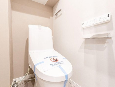 ドルフ青葉台のトイレ|リフォームされたトイレには温水洗浄機能付きトイレ設置しております。