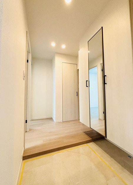 ドルフ青葉台の玄関|玄関スペースが美しいのは大容量のシューズボックスがあるからですね。