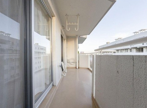 ドルフ青葉台のバルコニー|バルコニーは南向きで明るくお洗濯もよく乾きそうですね。