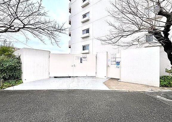 ドルフ青葉台のその他共用部分|管理人さんは日勤なのでいつも清潔に管理されているごみステーションです。