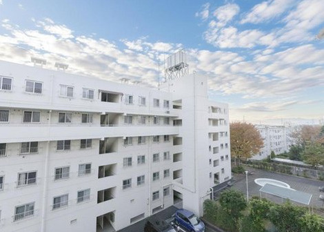 ドルフ青葉台の外観|近隣はすがすがしい緑多いロケーションとなっております。