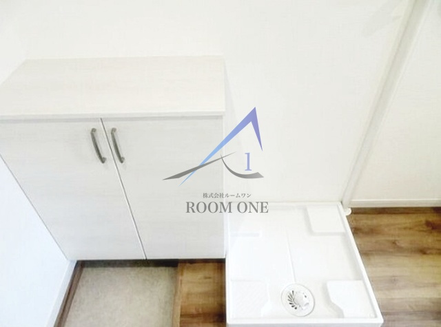 グランドール北綾瀬の設備|洗濯機置き場です。