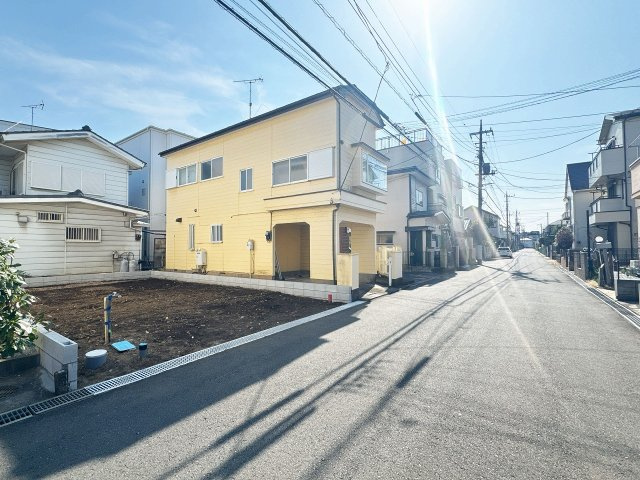 【前面道路含む現地写真】 | 川越市清水町　新築一戸建住宅　全1棟　(ふじみ野店) | 大事なお車を守るビルトインガレージ付き