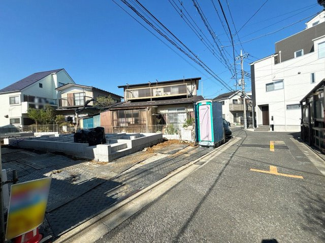【前面道路含む現地写真】 | 富士見市鶴瀬西3丁目　新築一戸建住宅　全2棟　(ふじみ野店) | 周辺環境も併せてご案内いたします！
お気軽にお問い合わせください！