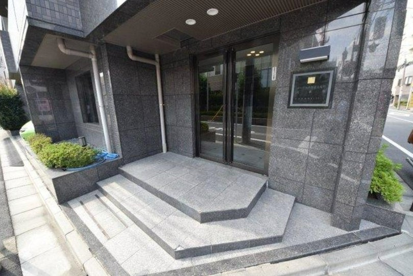 ルーブル中野坂上弐番館のエントランス