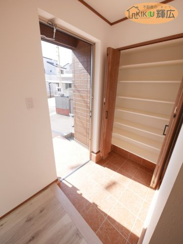 姫路市御国野町御着　中古戸建の玄関