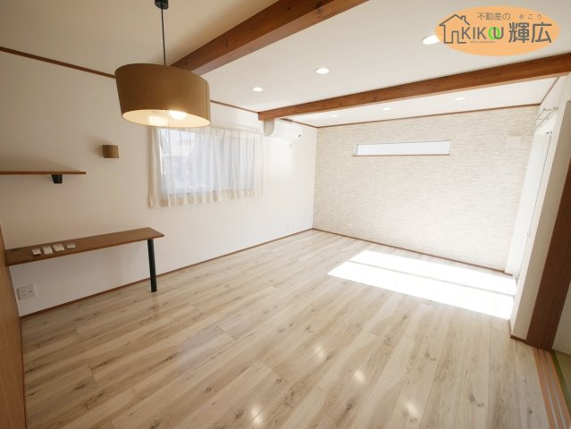 姫路市御国野町御着　中古戸建の居間・リビング