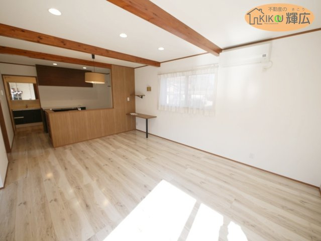 姫路市御国野町御着　中古戸建の居間・リビング