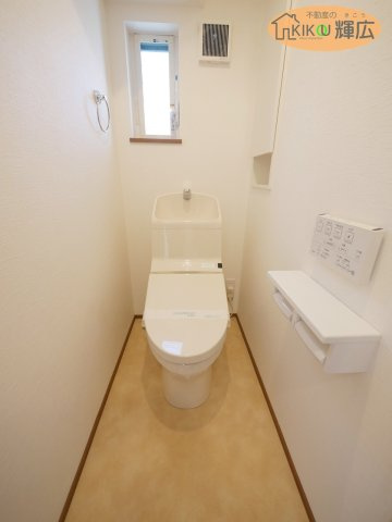 姫路市御国野町御着　中古戸建のトイレ