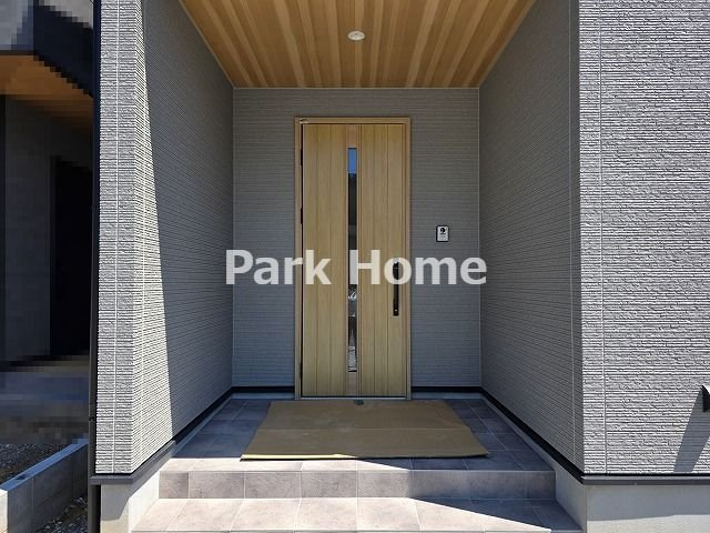 高知市福井町 -E号地- 新築戸建ての玄関