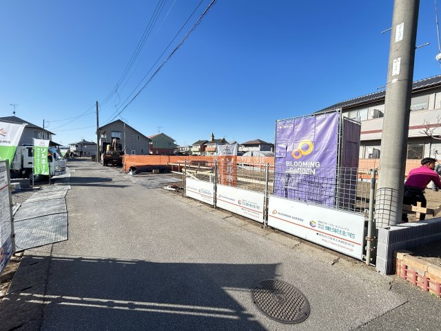 【ブルーミングガーデン】宇都宮市鶴田町 第5 全6棟の前面道路含む現地写真|〇只今分譲中〇
接道は北側 位置指定道路、幅員約4ｍです。
※2026年2月撮影